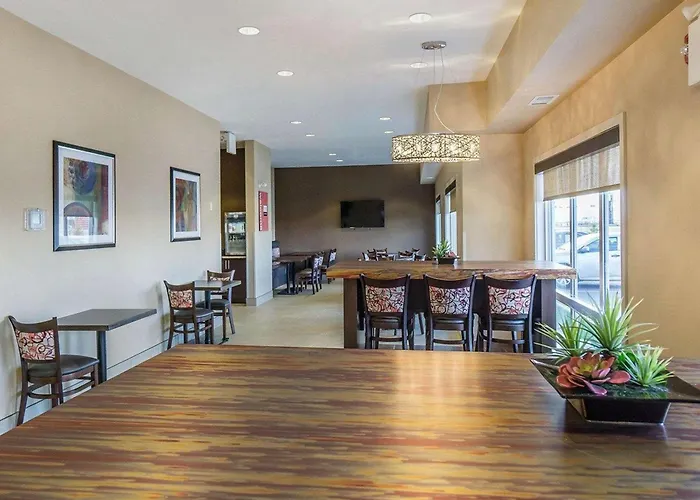 Comfort Inn & Suites Edmonton International Airport