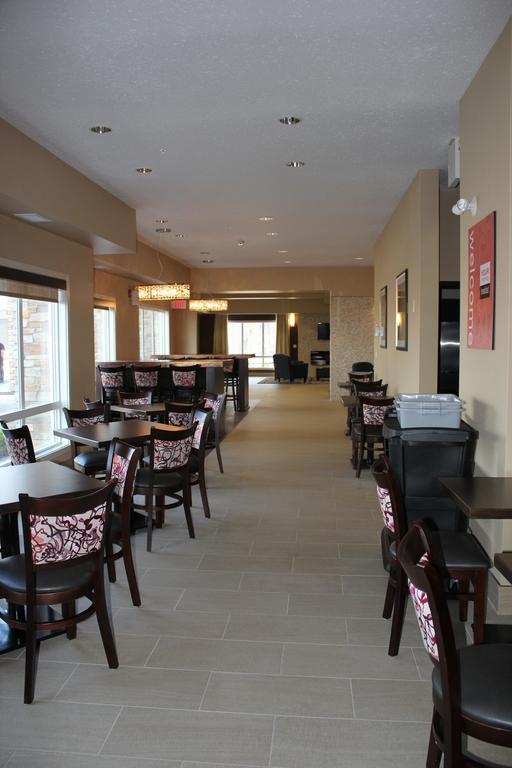 Comfort & Edmonton International Airport 4* Nisku