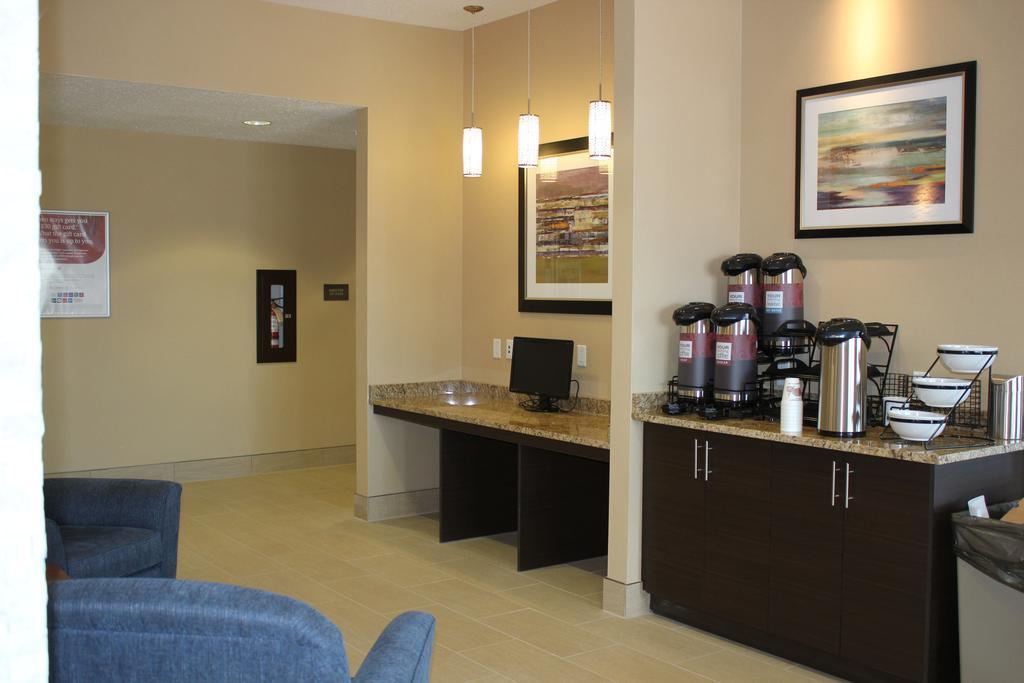Hotel Comfort & Edmonton International Airport