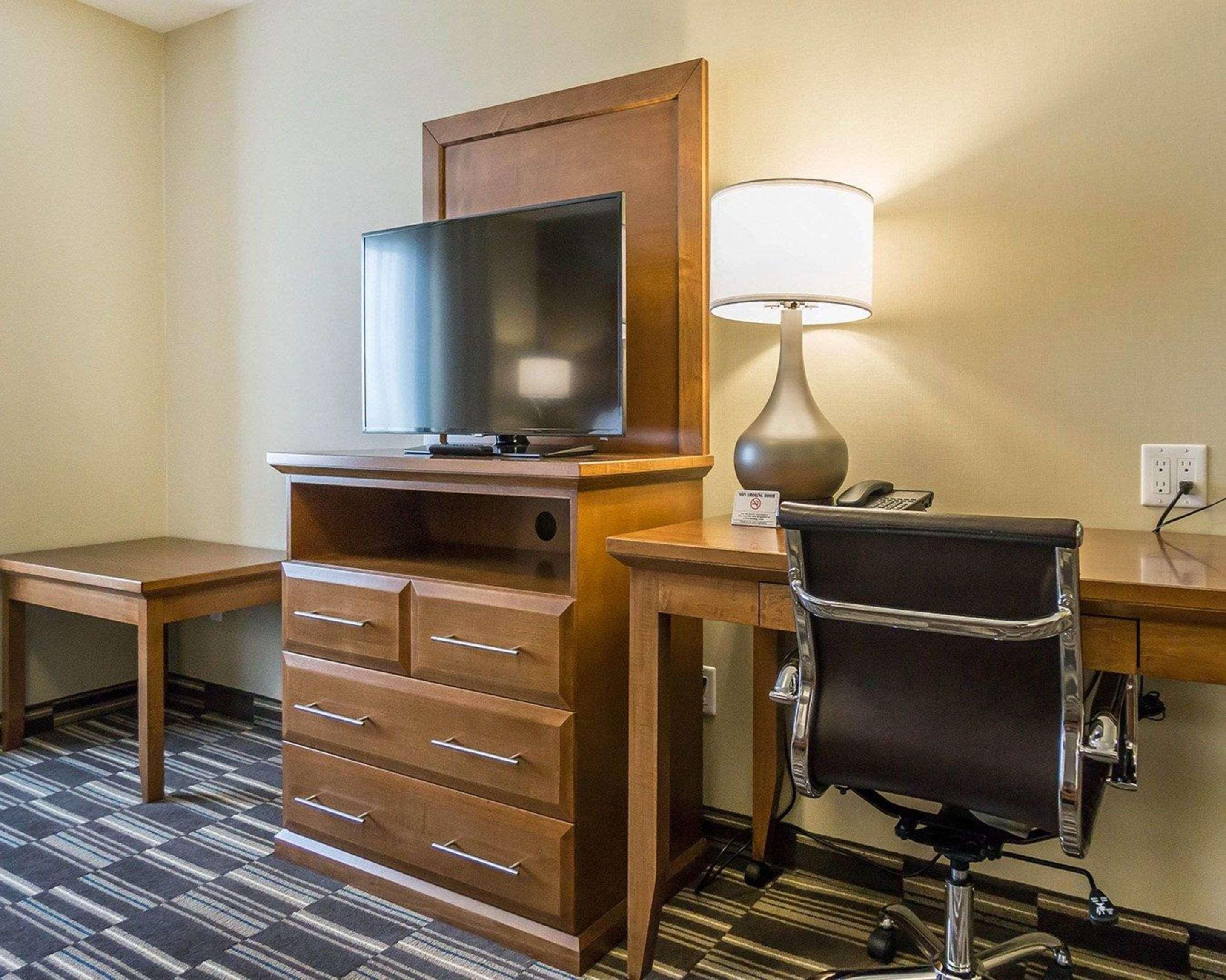 Hotel Comfort & Edmonton International Airport
