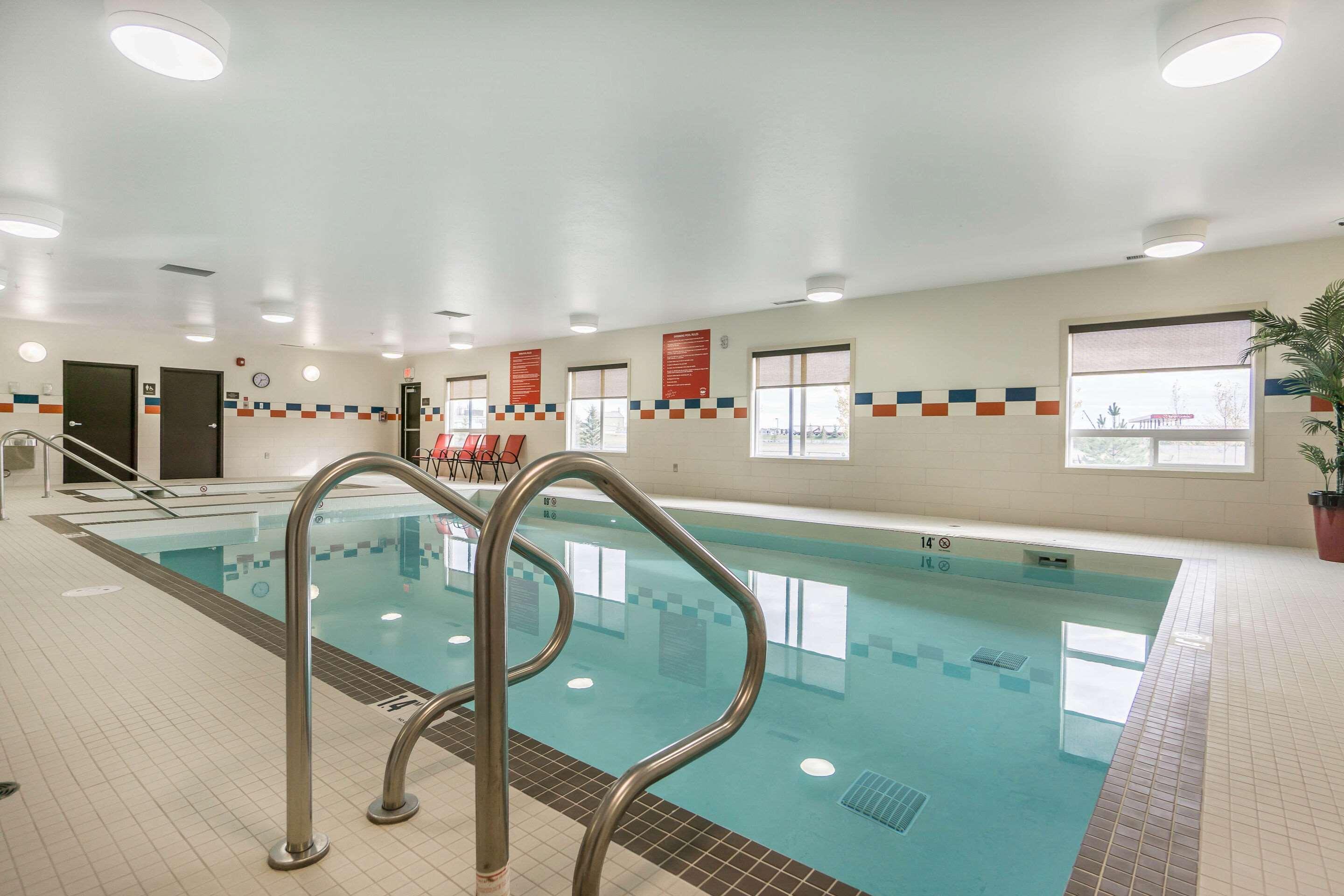 Comfort & Edmonton International Airport 4*
