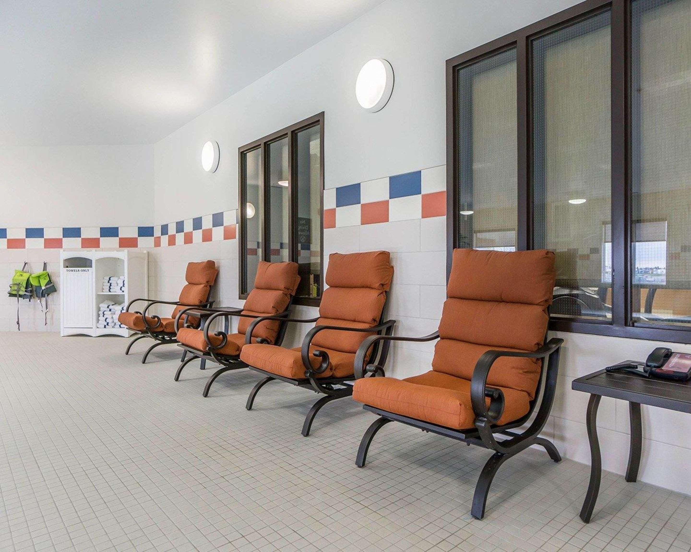 Hotel Comfort & Edmonton International Airport 4*