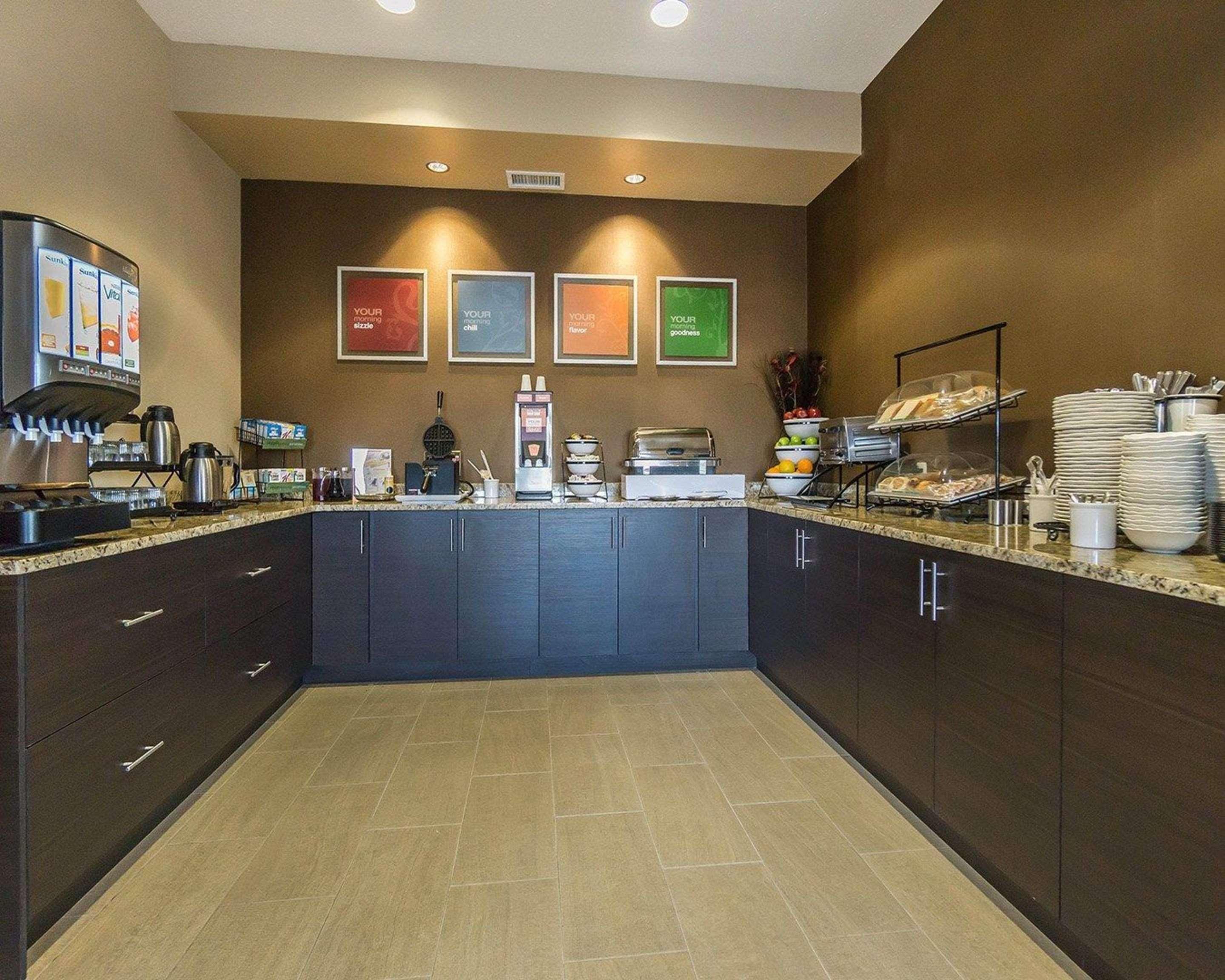 Comfort & Edmonton International Airport 4*