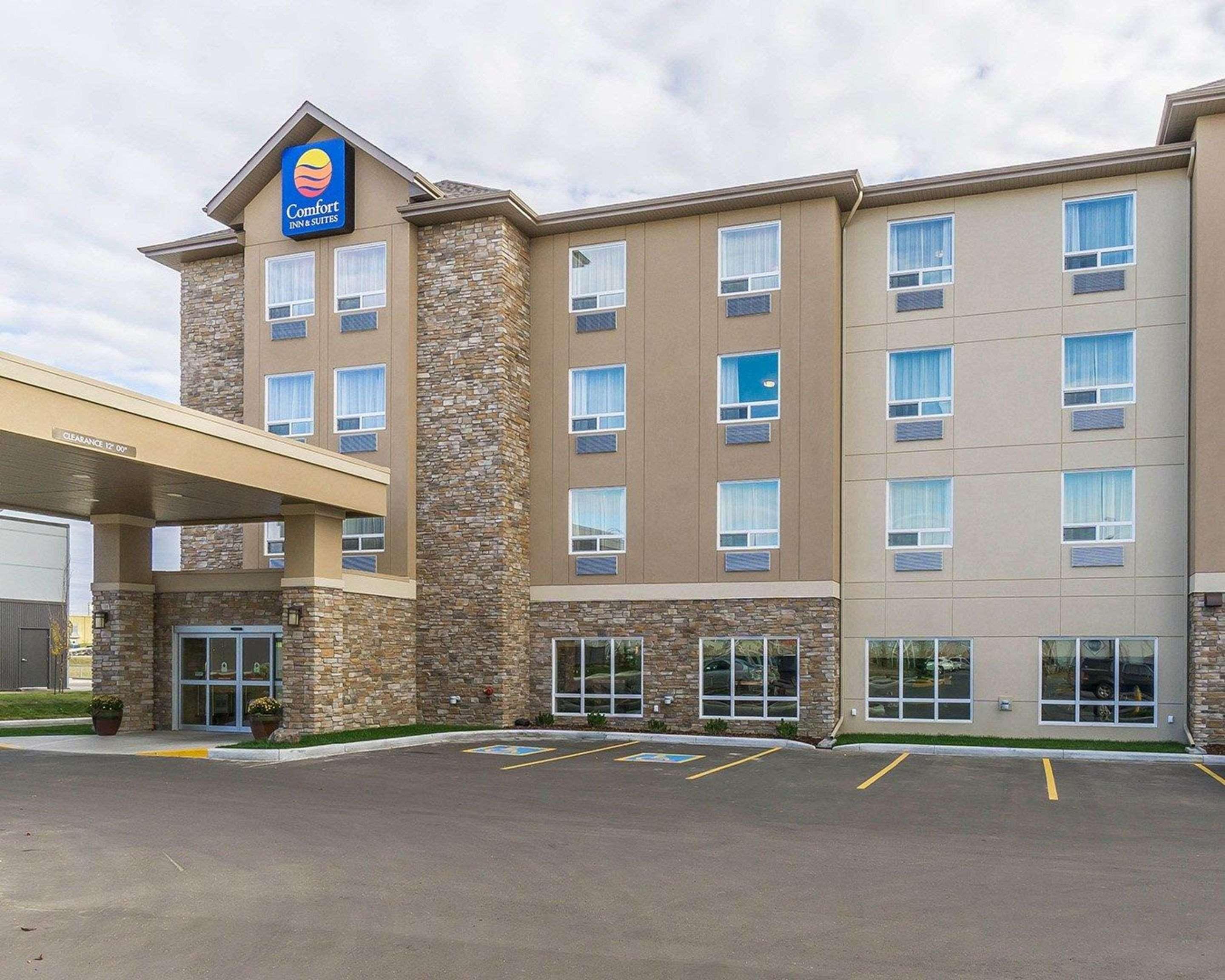 Hotel Comfort & Edmonton International Airport 4*