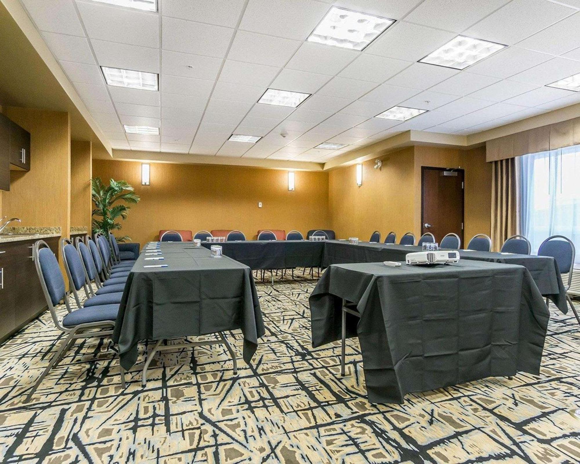 Comfort & Edmonton International Airport Nisku