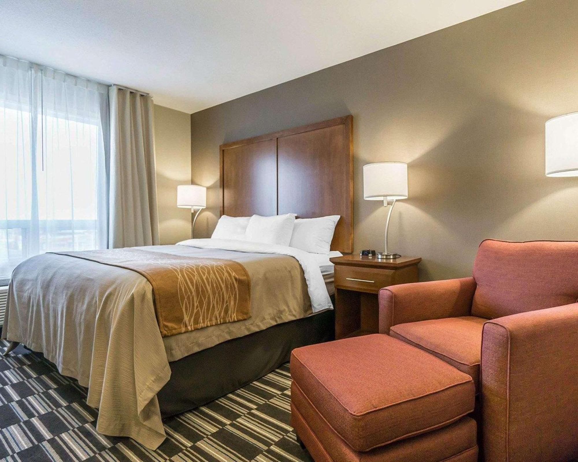 Comfort & Edmonton International Airport Hotel 4*