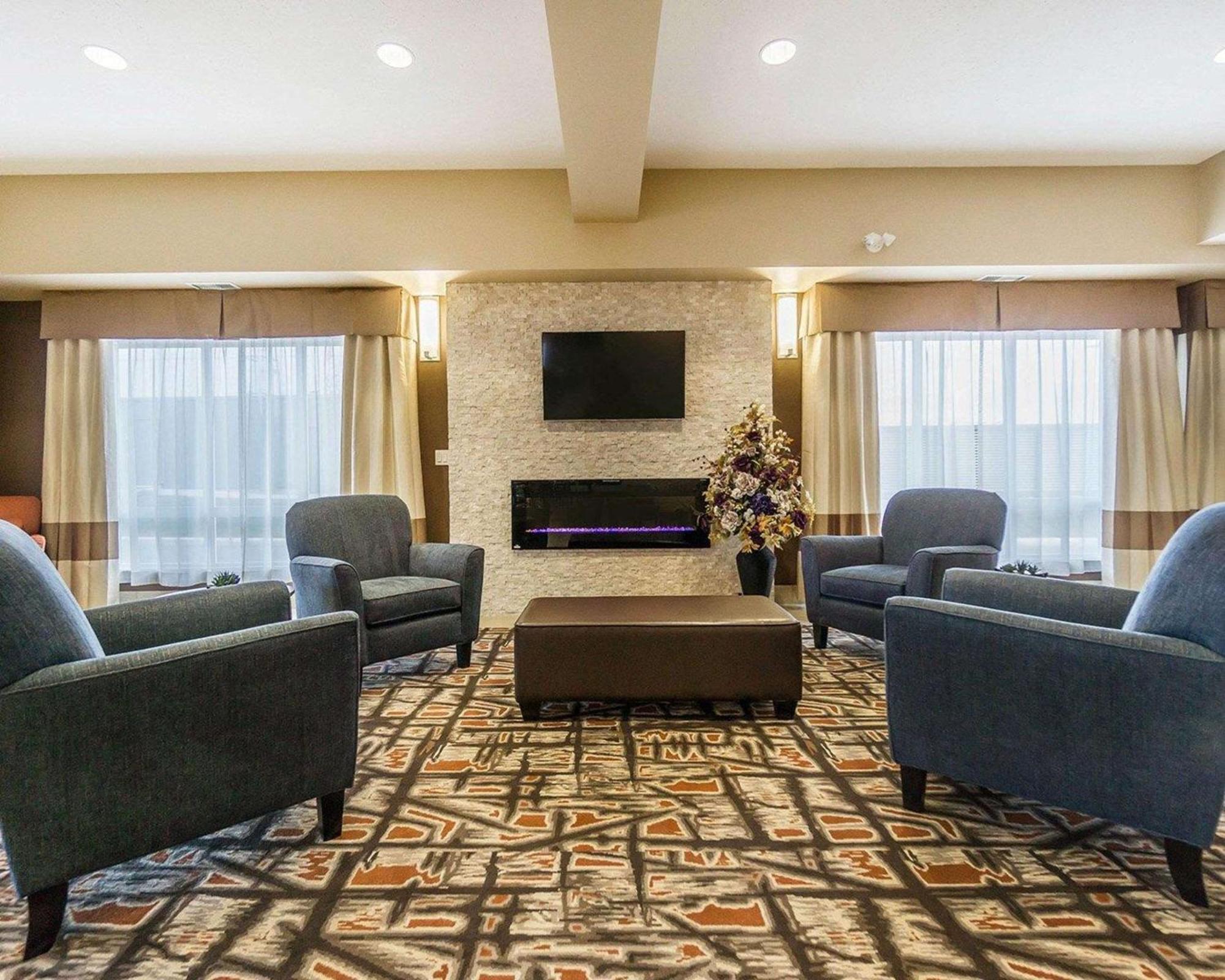 Hotel Comfort & Edmonton International Airport