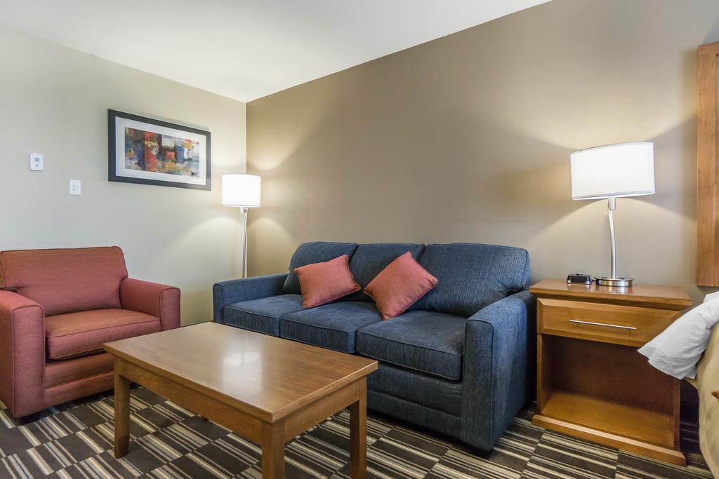 Comfort & Edmonton International Airport 4*