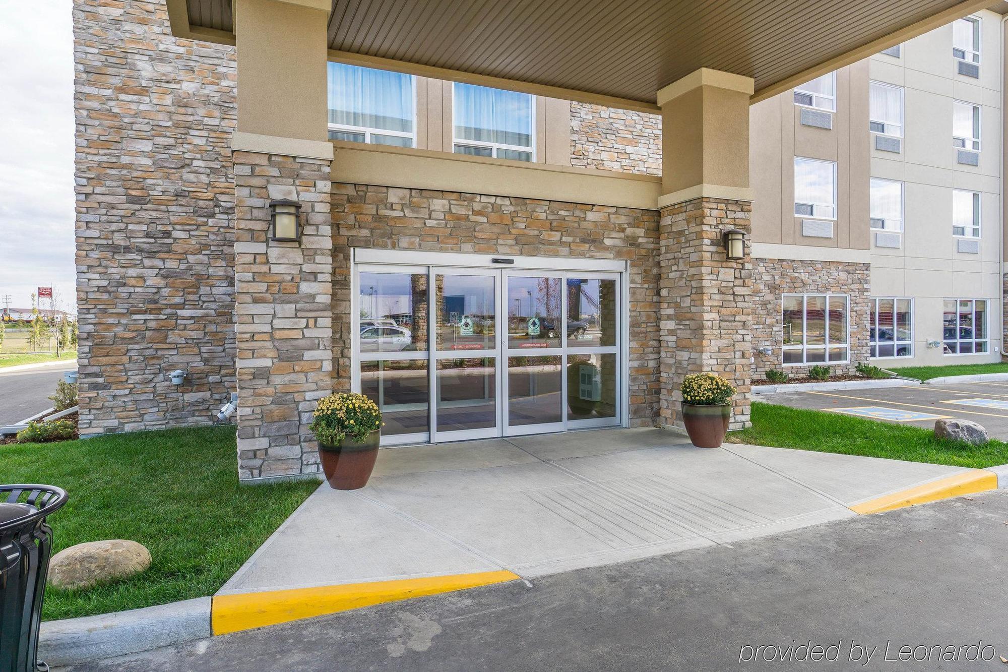 Comfort & Edmonton International Airport Hotel 4*