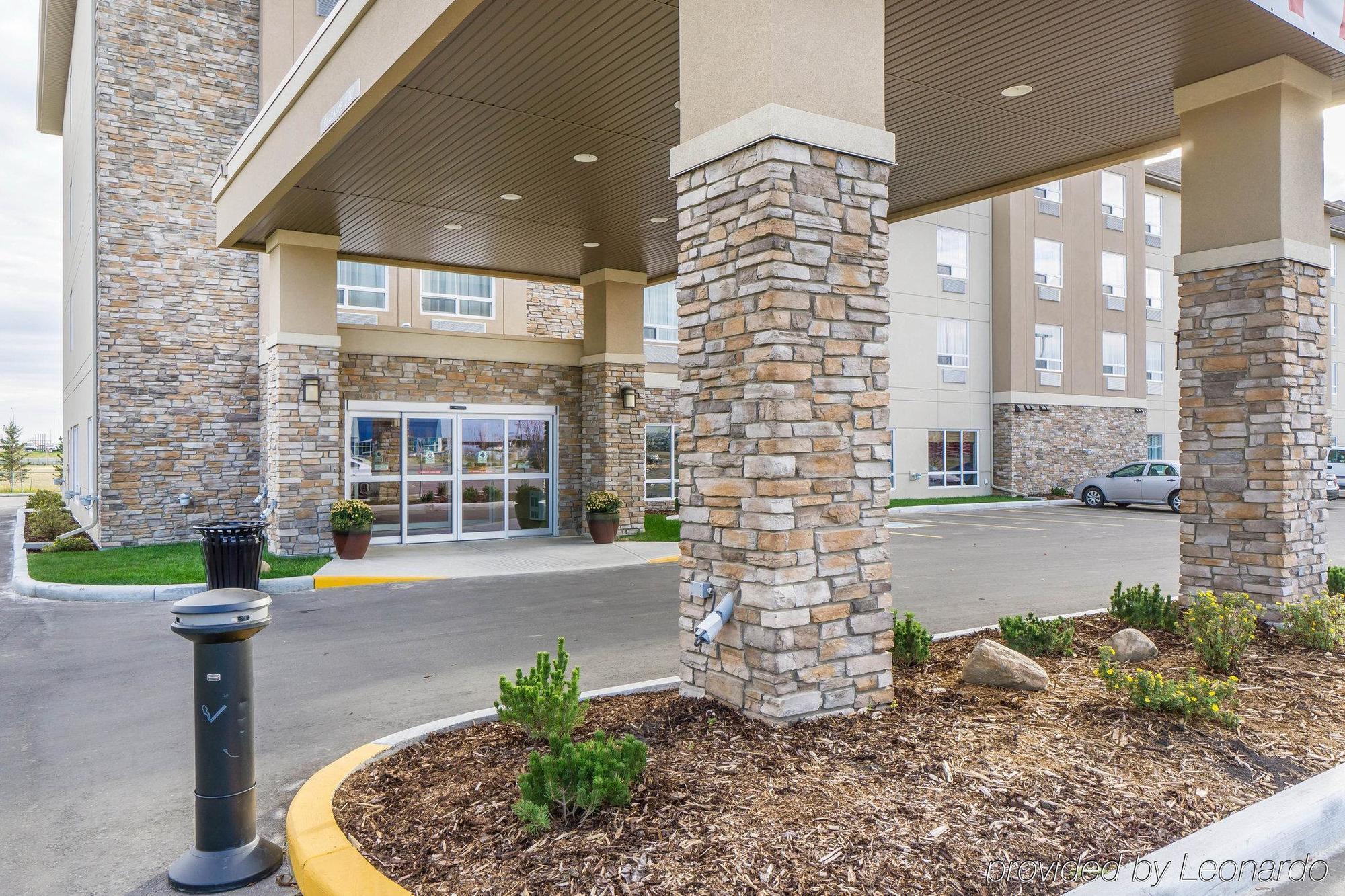 Comfort & Edmonton International Airport Hotel