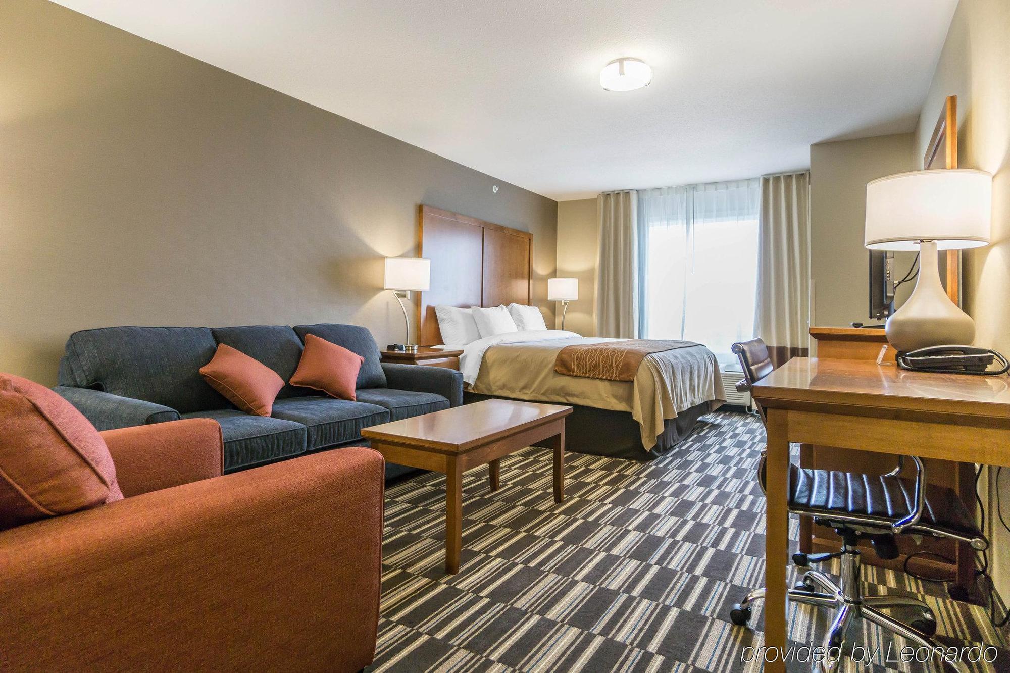 Comfort & Edmonton International Airport Hotel 4*