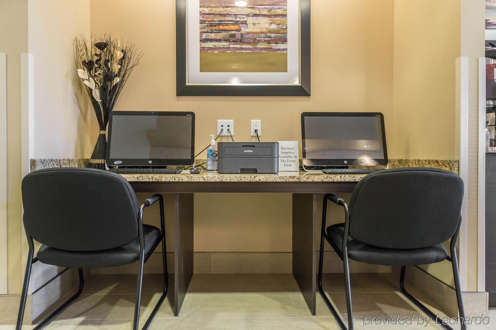 Comfort & Edmonton International Airport 4*