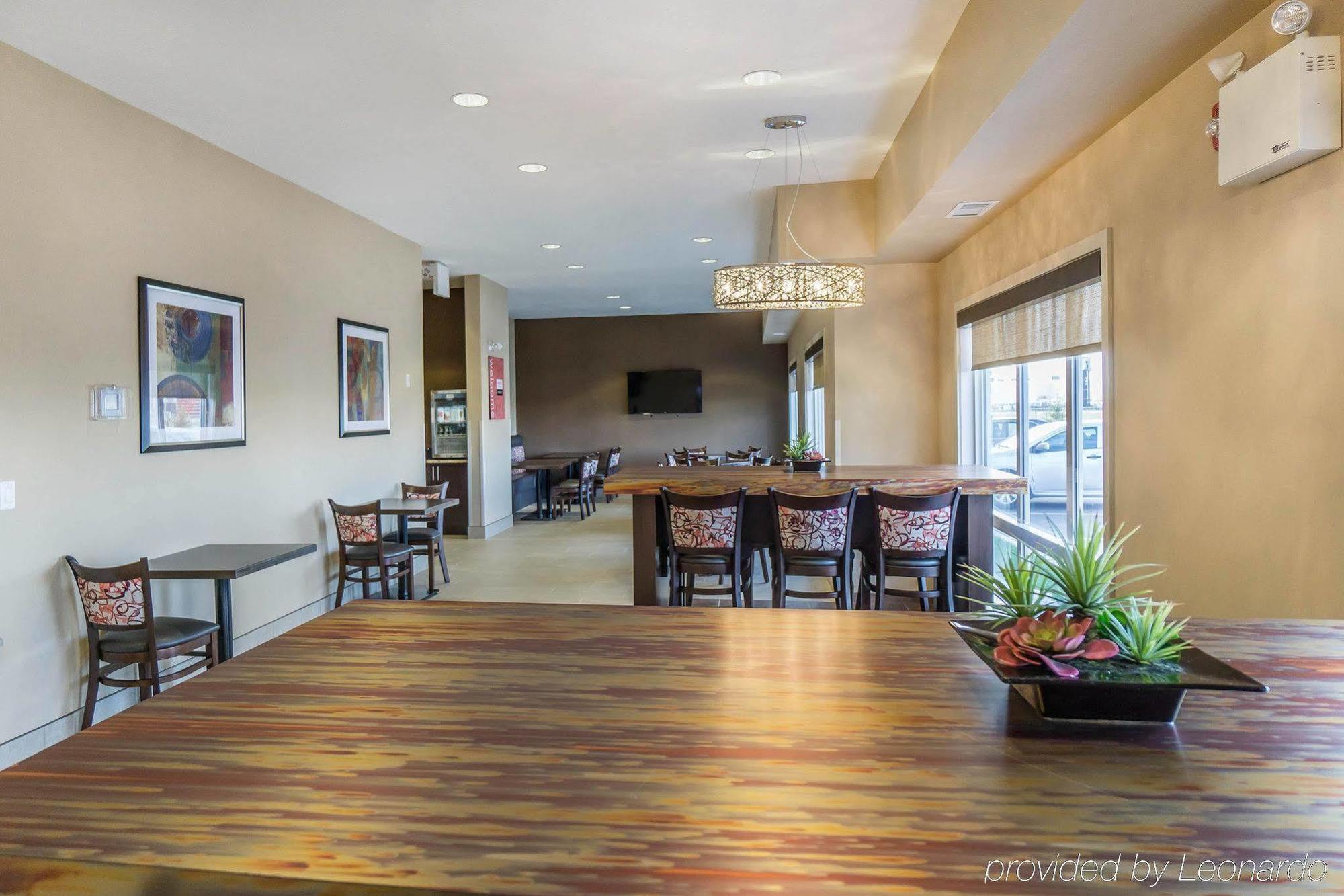 Comfort & Edmonton International Airport 4* Nisku