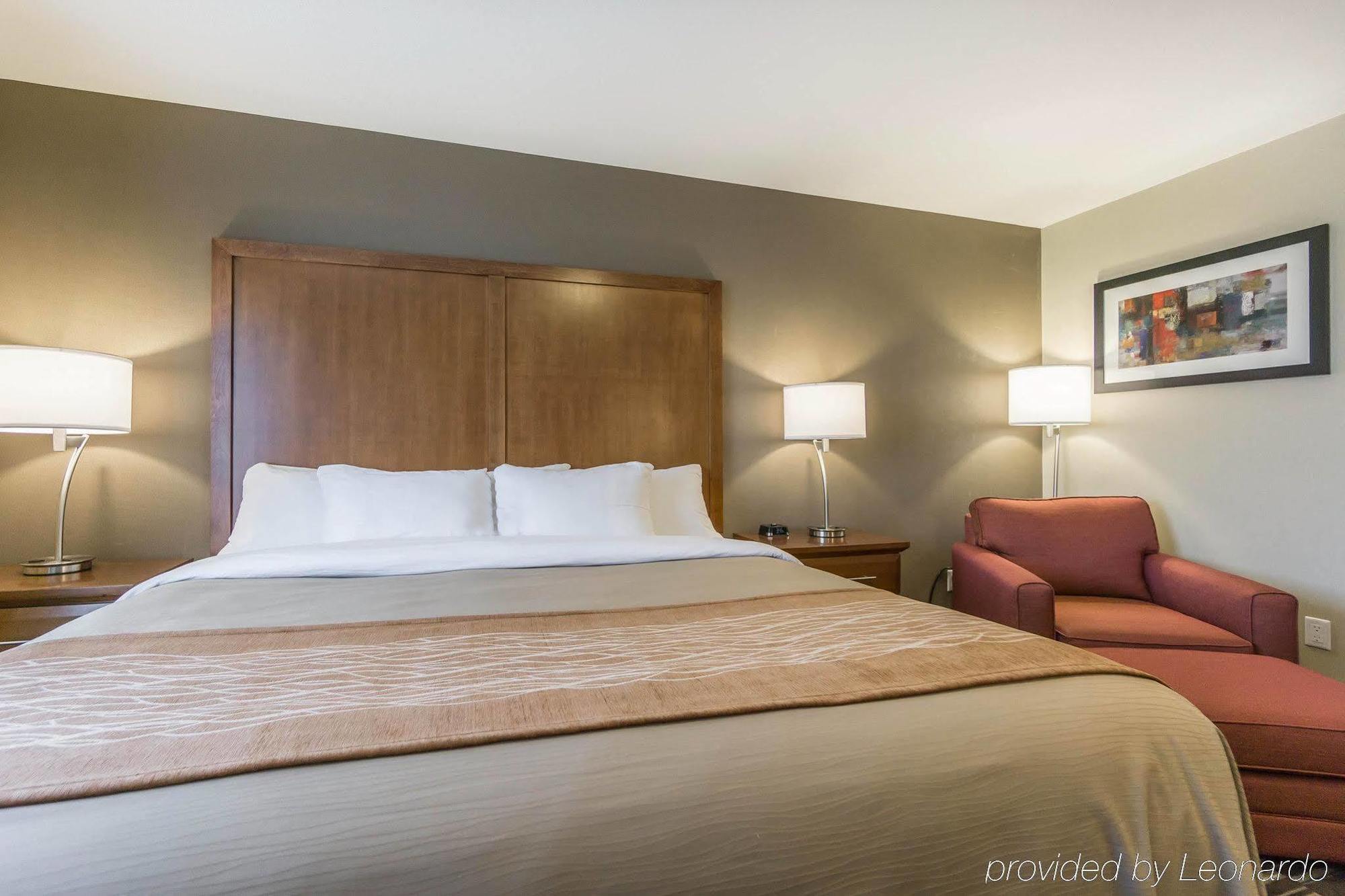 Comfort & Edmonton International Airport 4*