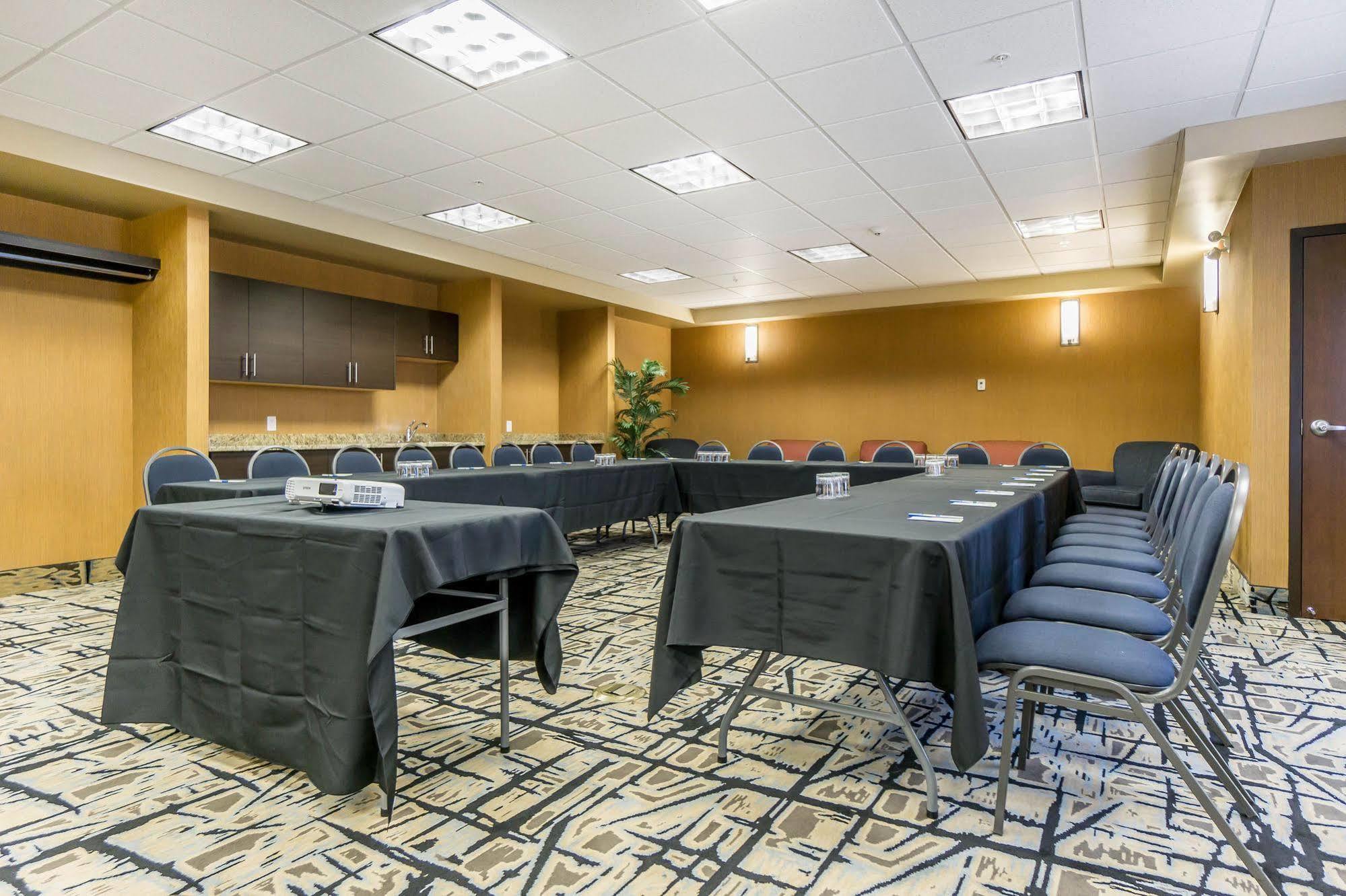 Comfort & Edmonton International Airport Hotel