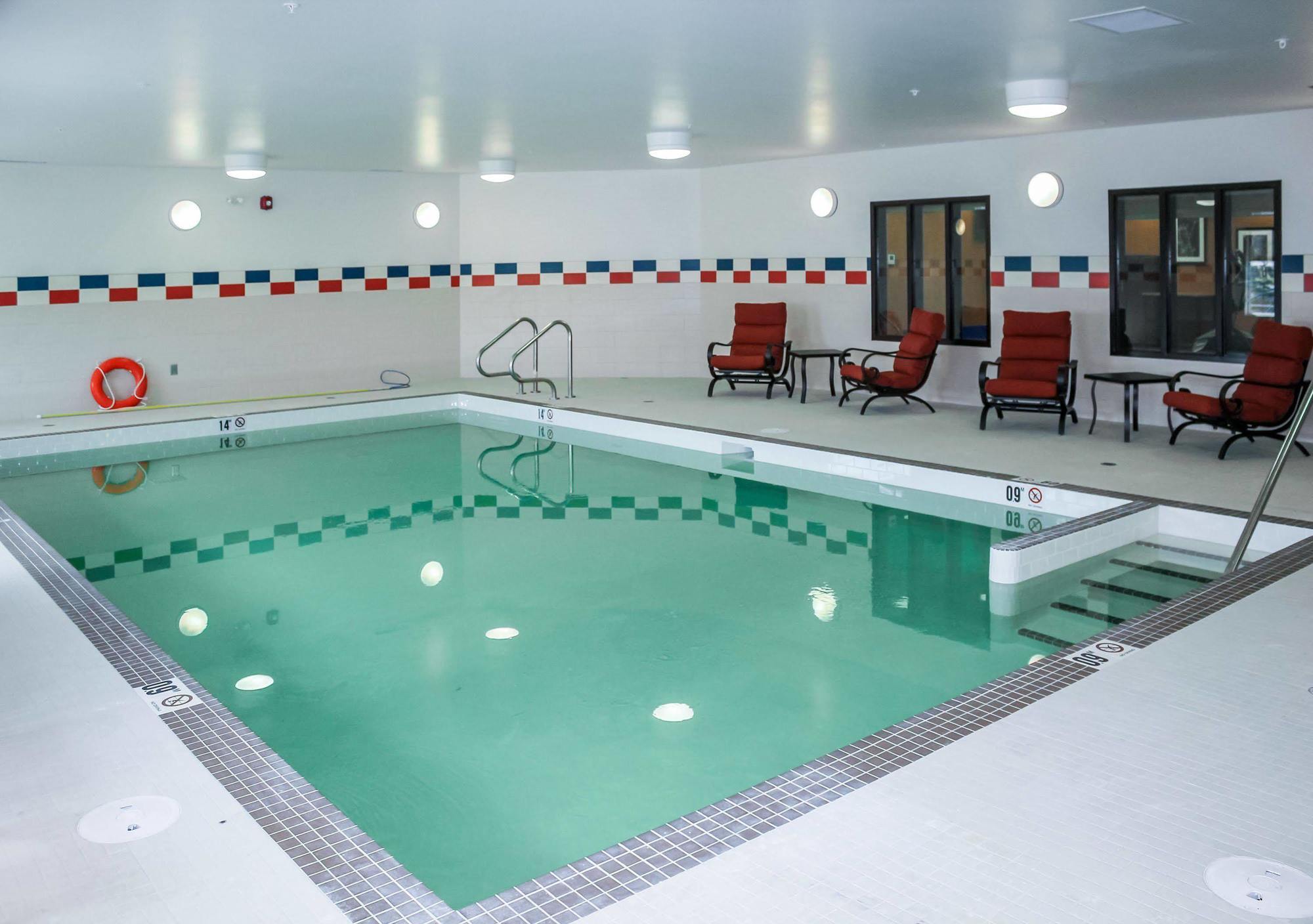Comfort & Edmonton International Airport Hotel Nisku