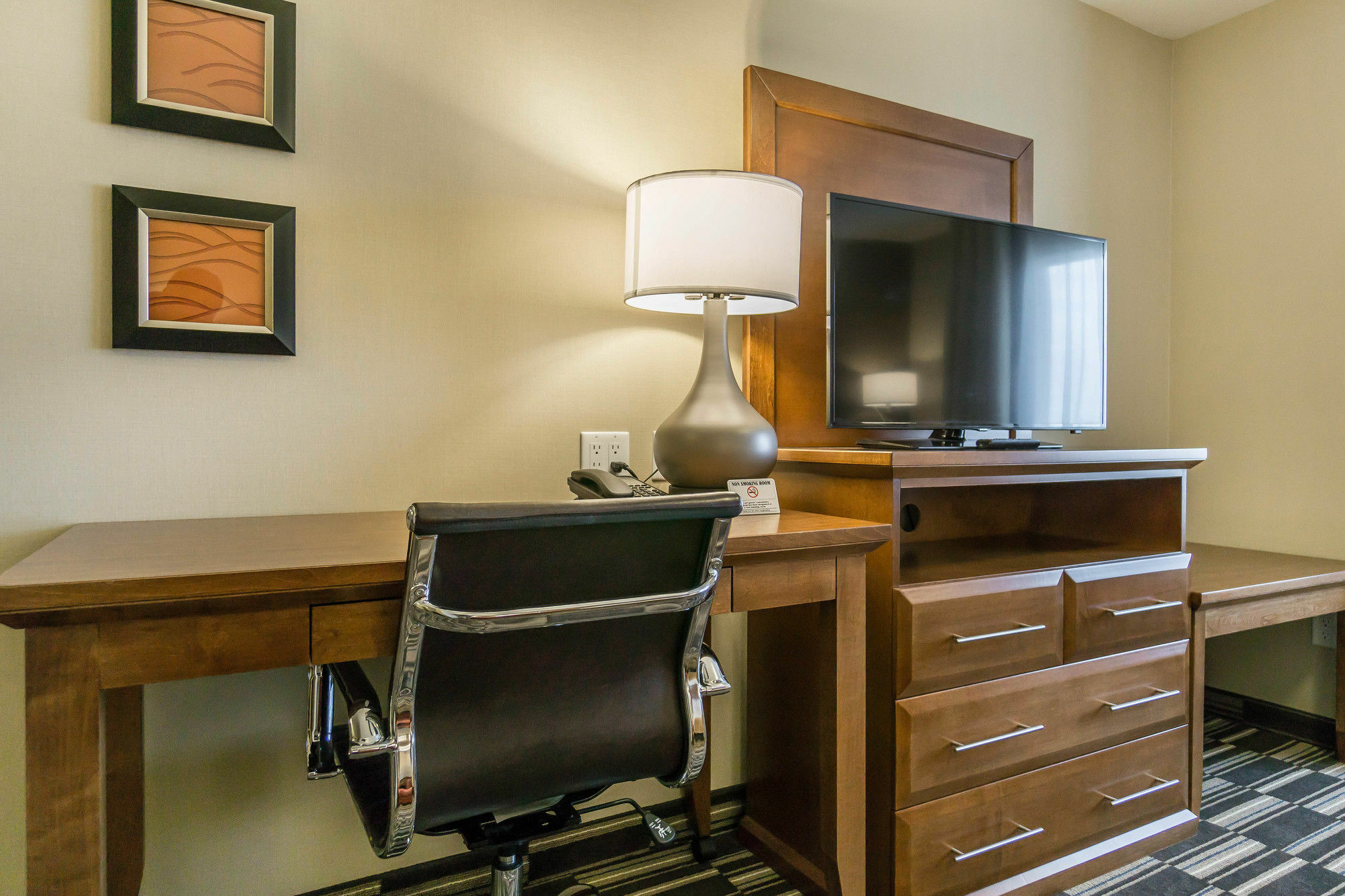 Comfort & Edmonton International Airport Hotel